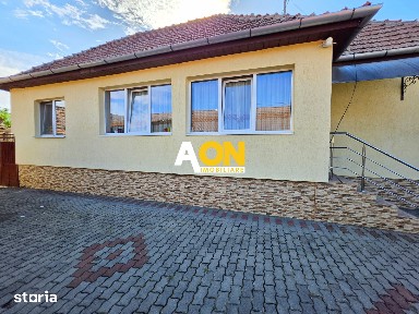 Casa cu 2 camere + anexe, toate utilitatile, 295 mp teren, zona Centru
