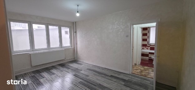 Apartament 2 camere semidecomandat 45 mp Strada Garii Bacau