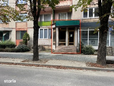 Spatiu comercial cu vitrina - Acces stradal - G. Cosbuc (zona Platou)