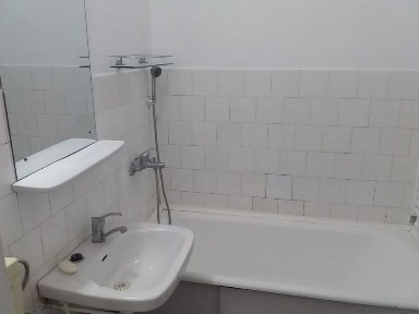 Persoană fizică, închiriez apartament.cu 1 cameră