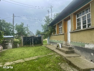 De vânzare | Casă tradițională pe deal + teren 2.470 mp | Sat Burzuc |