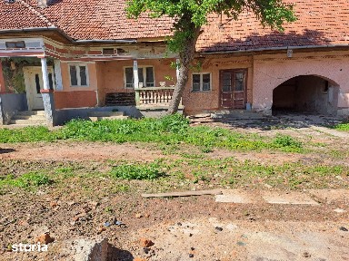 Casa de vanzare cu 2000 mp teren in Gura Vaii Brasov