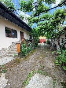 Casa de vanzare, 5 camere, 175 mp, Sercaita-Brasov