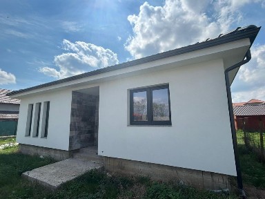 Vând casa cartierul tinerilor Horia com. Vladimirescu