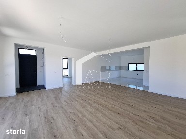 Casa cu 4 camere de vanzare, Bucov, Mica Roma
