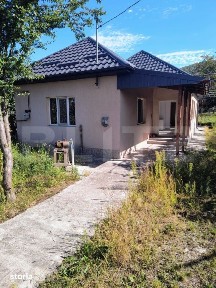 Casa de vanzare, 75 mp, localitatea Urisor