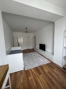 Garsonieră de închiriat 40 m² + loc de parcare