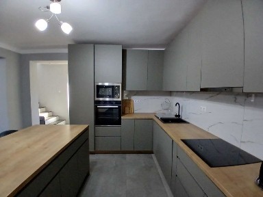 Casa cu etaj de vanzare in Iosia
