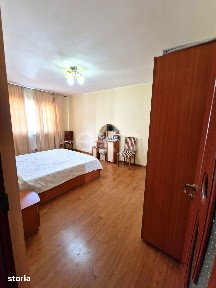 Apartament 3 camere de vanzare -Etaj 2, Micro 12