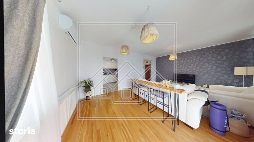 Apartament de vanzare - 3 camere, 77 mp, 2 bai, 2 balcoane si pod