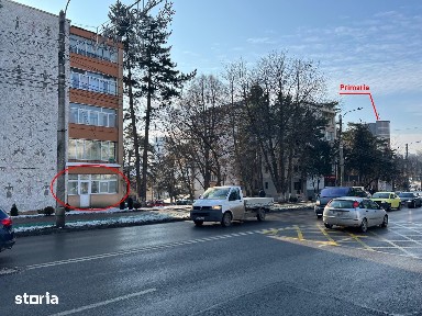 Spatiu com langa Primărie