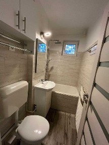 Vand Apartament cu 2 camere Dambu, complet renovat, imediat ocupabil.