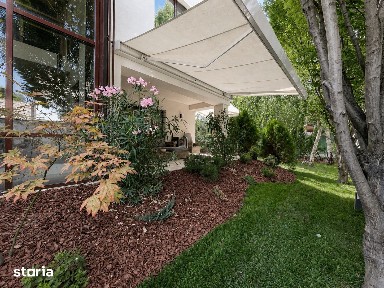 Doua case premium, intr-o zona linistita de langa padure