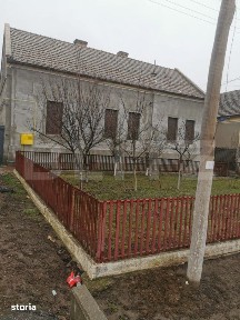 Casa de vanzare, 6 camere, 535 mp, zona Varias
