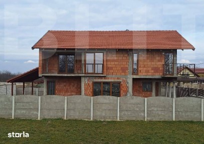 Vand casa la gri in Sat Costeiu str. crizantemelor nr.235