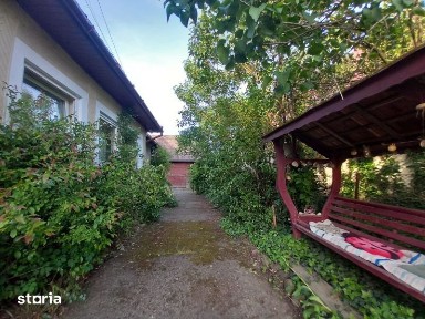 Casa cu 4 camere, in centrul localitatii Coltau!