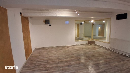 Spatiu comercial, 100 mp + curte 150 mp, zona Ultracentral