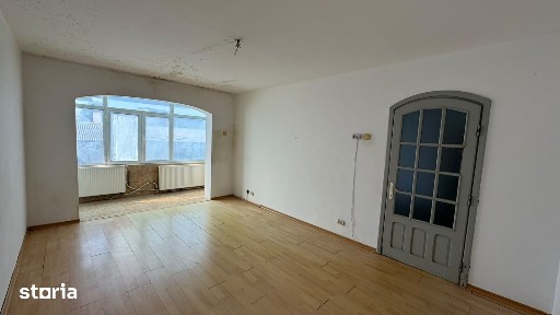 Apartament cu 3 camere -decomandat - zona Alecu Russo