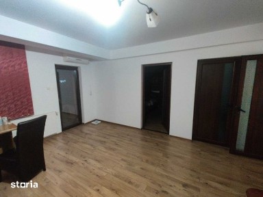 Apartament 2 camere cu baie proprie, cu curte și parcare