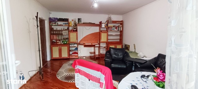Apartament cu 3 camere decomandate,Carpatilor-Judetean