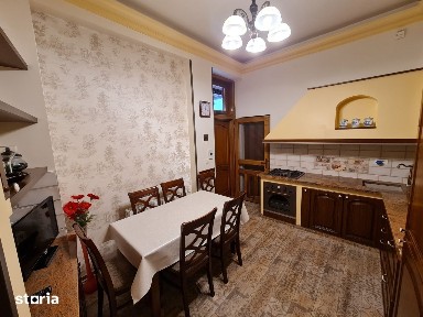 Inchiriez ap.2 camere la Casa, Central-Episcopiei, Curte, Parcare!