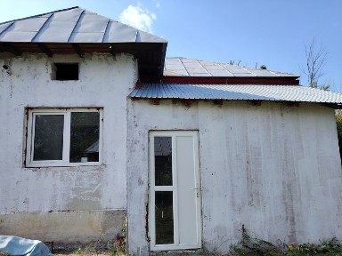 Unic proprietar vând casă și pamant