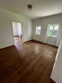 Vand Casa cu 2 camere zona 7 Noiembrie, amenajat, imediat ocupabil.