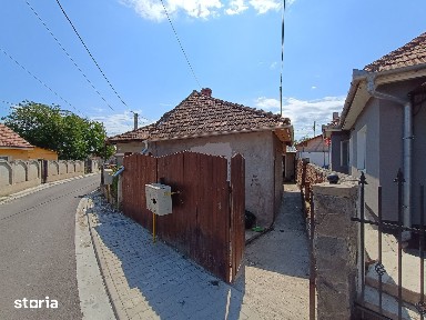 Casa / 2 camere / str. Plopilor