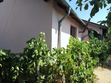 Vind casă nouă cu mansarda Bordei carpenului Craiova 4 camere baie buc 120 m amprenta sol cu 450m curte utilități tel 0752641487