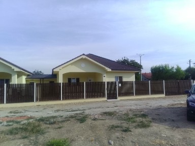 Vând duplex la sol