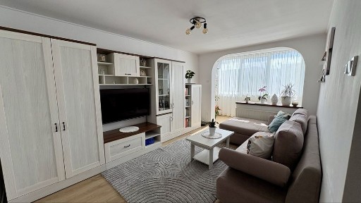 Apartament cu 3 camere + garaj