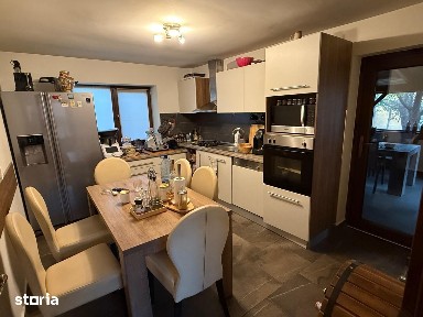 Vand casa în Pecica 3 camere,teren 1000 mp. 2 fronturi stradale!