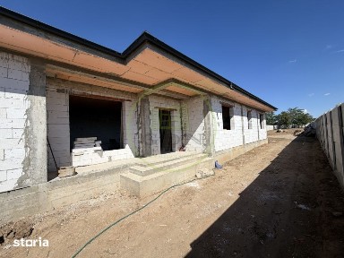 Casa la rosu pe parter, 133mp utili, anexa 39mp, Carcea, zona profi