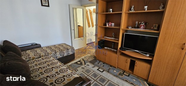 Apartament 3 camere semi, zona Piata Valea Rosie