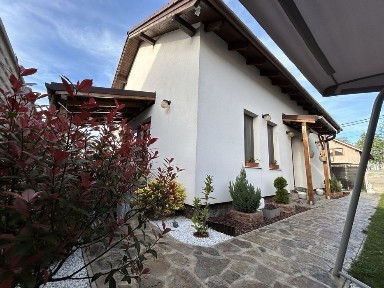 Casă cu 4 dormitoare ! Cart. Tineretului