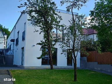 Imobil cu 4 apartamente superfinisat 500 mp, teren 600 mp, parcari,etc