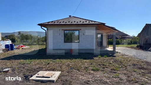 Casa de vanzare, 111 mp, 800 mp de teren, zona Chintelnic