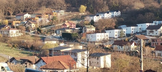 Proiect Nou Finalizat /Apartament Parter/ Intermediar în Vila