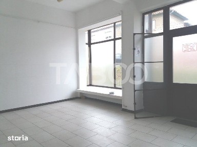 Spatiu comercial de inchiriat 3 camere 80 mp Cisnadie