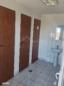 De închiriat spatiù comercial