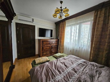 Vindem urgent apartament premium 2 camere,etaj 2, locație excelentă, parcare inclusă