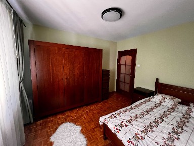 Proprietar - Închiriez apartament 2 camere, Sector 4 (Apărătorii Patriei - Strada Moldovita)