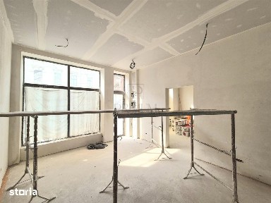 Spatiu comercial renovat cu vitrina - Semicentral