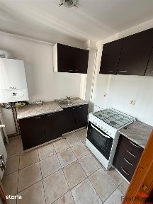 Apartament 3 camere, parter, zona Biserica Catolica