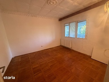 Apartament două camere - Str. Teiului - 45.000 euro negociabil