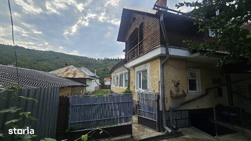Casă spațioasă cu teren generos - Lerești, Argeș