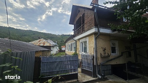 Casă spațioasă cu teren generos - Lerești, Argeș