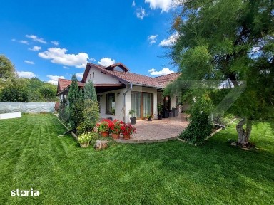 Casa la cheie Sacalaia, 1300 mp teren, proprietate deosebita