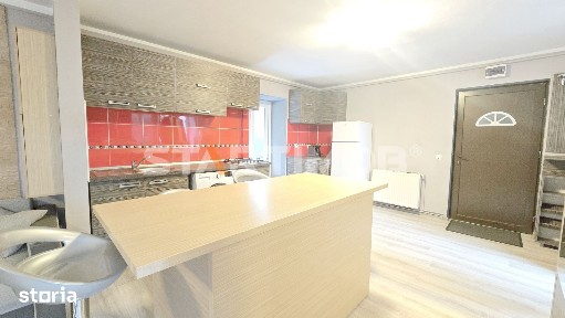 Apartament cu trei camere la casa
