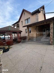 Casa pe 3 nivele, cu piscina exterioara, in cartierul Primaverii